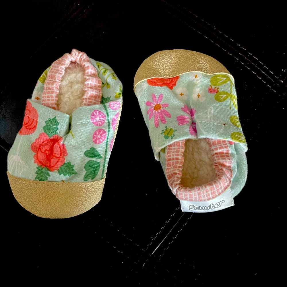 Scooter booties
0-6 months